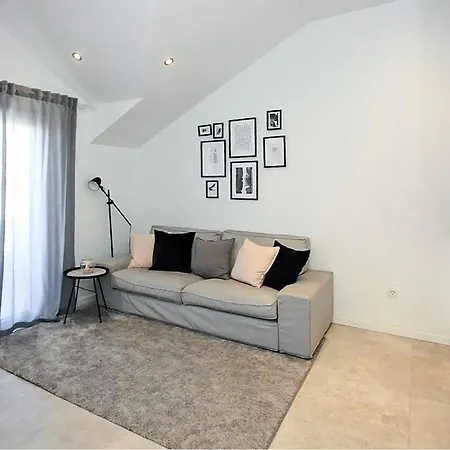 2 Bedroom Stunning In Апартаменти *